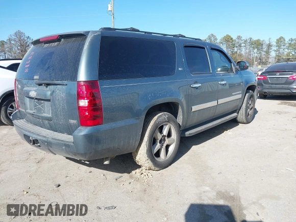 2008 Chevrolet Suburban LTZ z VIN 1GNFC160X8R173120, wystawiony jako IAAI lot #41422800 z przebiegiem 240 167 mil mil oraz . Historia ofert i sprzedaży dostępna na DreamBid. Obrazek 4.
