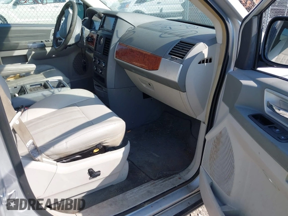 2008 Chrysler Town & Country Touring with VIN 2A8HR54P68R103852, listed as a IAAI auction lot 42588586 with 165,022 mi miles and . Bid and sale history available at DreamBid. Image 5.