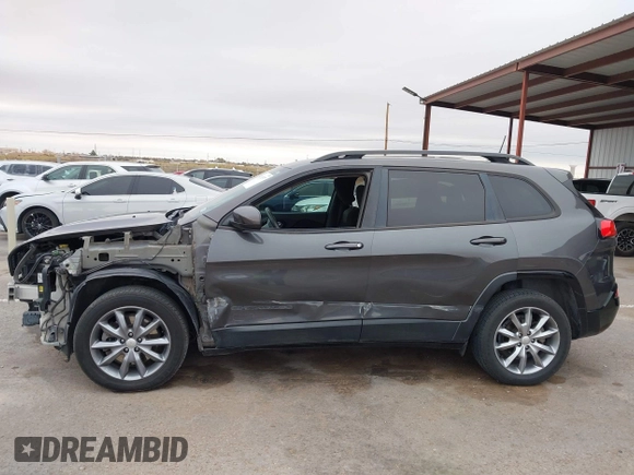 2018 Jeep Cherokee Latitude with VIN 1C4PJLCB1JD588916, listed as a IAAI auction lot 41019397 with 135,929 mi miles. Bid and sale history available at carsss.com. Image 14.
