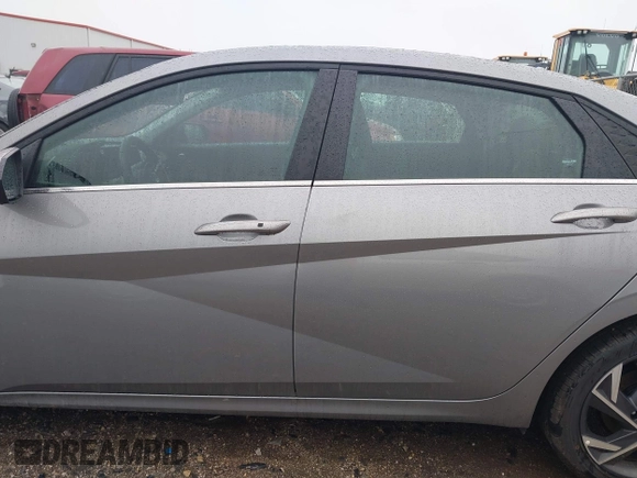 2025 Hyundai Elantra SEL Convenience with VIN KMHLS4DG7SU952152, listed as a IAAI auction lot 42188302 with 4,620 mi miles and . Bid and sale history available at DreamBid. Image 15.
