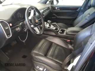 2019 Porsche Cayenne z VIN WP1AA2AY0KDA16923, wystawiony jako Copart lot #35756683 z przebiegiem Nie podano mil oraz . Historia ofert i sprzedaży dostępna na DreamBid. Obrazek 7.