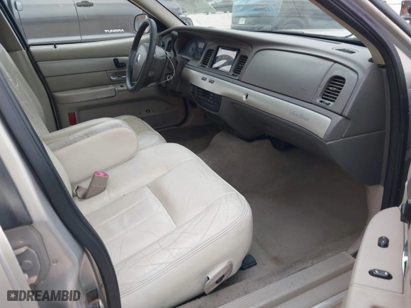 2007 Mercury Grand Marquis LS with VIN 2MEHM75V87X612932, listed as a IAAI auction lot 41697881 with 189,400 mi miles. Bid and sale history available at carsss.com. Image 5.
