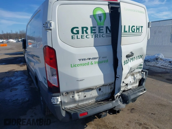 2017 Ford Transit с VIN 1FTYE1YM1HKA37236, выставлен на аукционе IAAI как лот 41353640 с пробегом Не указан миль и . История ставок и продаж доступна на DreamBid. Изображение 18.