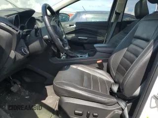 2018 Ford Escape Titanium z VIN 1FMCU9J94JUD09141, wystawiony jako Copart lot #56625805 z przebiegiem Nie podano mil oraz Szkoda całkowita • Salvage title. Historia ofert i sprzedaży dostępna na DreamBid. Obrazek 7.