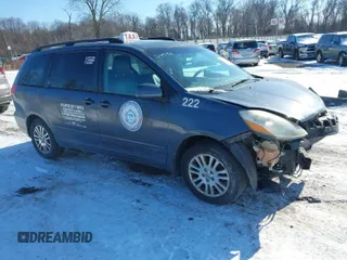2007 Toyota Sienna XLE with VIN 5TDZK22C27S035151, listed as a IAAI auction lot 41380573 with 282,903 mi miles. Bid and sale history available at carsss.com. Image 1.