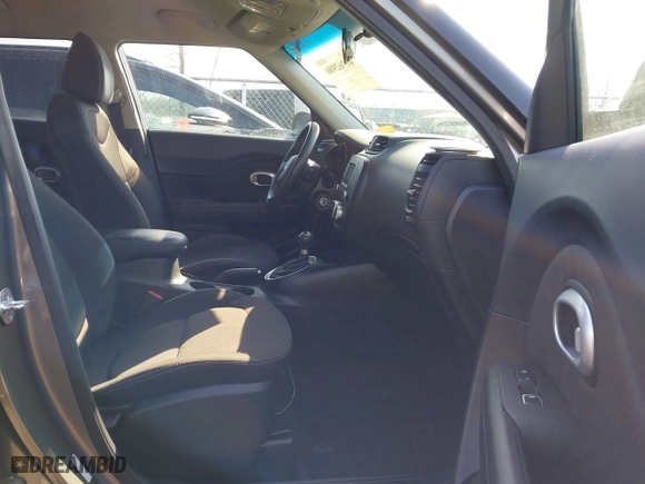 2017 Kia Soul with VIN KNDJN2A28H7495648, listed as a IAAI auction lot 41762986 with 83,968 mi miles. Bid and sale history available at carsss.com. Image 5.
