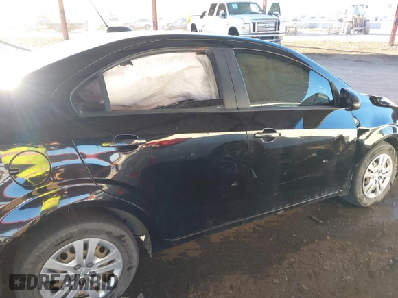 2017 Chevrolet Sonic LS z VIN 1G1JB5SG9H4172563, wystawiony jako IAAI lot #41398834 z przebiegiem Nie podano mil oraz . Historia ofert i sprzedaży dostępna na DreamBid. Obrazek 12.