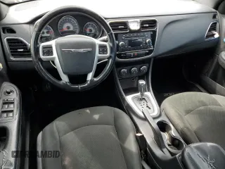 2012 Chrysler 200 Touring z VIN 1C3CCBBB2CN119033, wystawiony jako Copart lot #54691035 z przebiegiem 178 758 mil mil oraz Szkoda całkowita • Salvage title. Historia ofert i sprzedaży dostępna na DreamBid. Obrazek 8.
