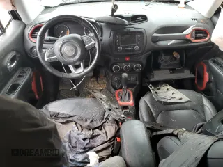 2017 Jeep Renegade Trailhawk z VIN ZACCJBCB2HPF59817, wystawiony jako Copart lot #61259205 z przebiegiem 75 899 mil mil oraz Szkoda całkowita • Salvage title. Historia ofert i sprzedaży dostępna na DreamBid. Obrazek 8.