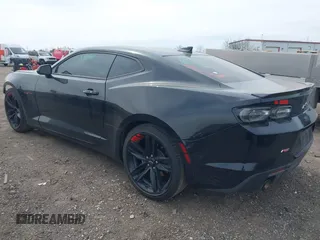 2023 Chevrolet Camaro 2LT z VIN 1G1FD1RX6P0133885, wystawiony jako IAAI lot #41990345 z przebiegiem 50 583 mil mil oraz . Historia ofert i sprzedaży dostępna na DreamBid. Obrazek 3.