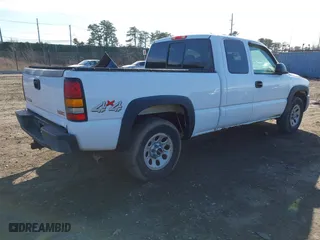 2006 GMC Sierra 1500 SLE1 with VIN 1GTEK19Z16Z139212, listed as a IAAI auction lot 41598797 with 203,180 mi miles. Bid and sale history available at carsss.com. Image 4.