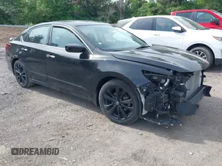 2017 Nissan Altima SV z VIN 1N4AL3AP4HC269563, wystawiony jako IAAI lot #42188110 z przebiegiem 66 821 mil mil oraz . Historia ofert i sprzedaży dostępna na DreamBid. Obrazek 1.