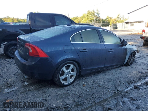 2013 Volvo S60 T5 Premier z VIN YV1612FSXD2192205, wystawiony jako Copart lot #43498645 z przebiegiem Nie podano mil oraz Nie do naprawy. Historia ofert i sprzedaży dostępna na DreamBid. Obrazek 3.