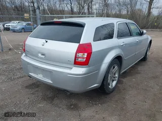 2005 Dodge Magnum RT with VIN 2D4GV58275H682691, listed as a IAAI auction lot 41866322 with 116,549 mi miles. Bid and sale history available at carsss.com. Image 4.