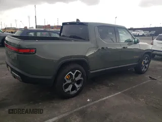 2022 Rivian R1T Launch Edition z VIN 7FCTGAAL0NN001256, wystawiony jako Copart lot #55850845 z przebiegiem 49 236 mil mil oraz Szkoda całkowita • Salvage title. Historia ofert i sprzedaży dostępna na DreamBid. Obrazek 3.