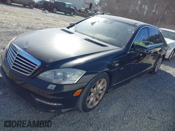 2012 Mercedes-Benz S 550 z VIN WDDNG7DB2CA465597, wystawiony jako IAAI lot #41693984 z przebiegiem 164 765 mil mil oraz . Historia ofert i sprzedaży dostępna na DreamBid. Obrazek 20.