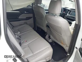 2016 Toyota Highlander XLE z VIN 5TDJKRFH4GS323202, wystawiony jako IAAI lot #42026959 z przebiegiem 135 430 mil mil oraz . Historia ofert i sprzedaży dostępna na DreamBid. Obrazek 8.