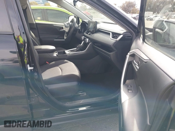 2019 Toyota RAV4 XLE with VIN JTMW1RFV7KJ011556, listed as a IAAI auction lot 41682178 with 72,795 mi miles. Bid and sale history available at carsss.com. Image 5.