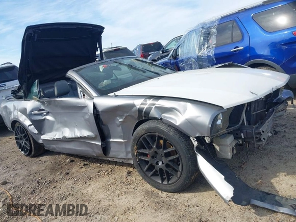 2006 Ford Mustang Standard with VIN 1ZVFT84N965243420, listed as a IAAI auction lot 41827935 with Not Provided miles and . Bid and sale history available at carsss.com. Image 1.