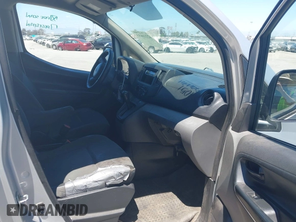 2015 Chevrolet City Express Cargo LS z VIN 3N63M0YN3FK726807, wystawiony jako IAAI lot #42210653 z przebiegiem 118 414 mil mil oraz . Historia ofert i sprzedaży dostępna na DreamBid. Obrazek 5.