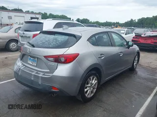 2014 Mazda 3 i Grand Touring z VIN 3MZBM1M73EM110150, wystawiony jako IAAI lot #42260717 z przebiegiem 104 240 mil mil oraz . Historia ofert i sprzedaży dostępna na DreamBid. Obrazek 4.