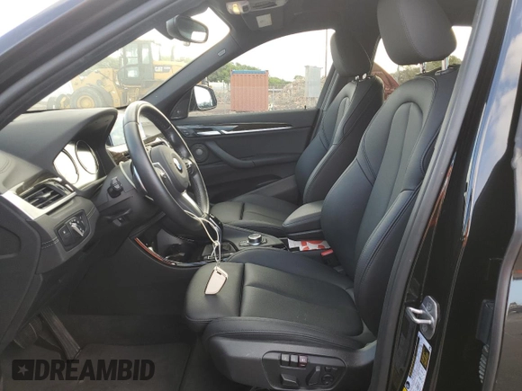 2022 BMW X1 xDrive28i z VIN WBXJG9C08N5V03613, wystawiony jako Copart lot #47483485 z przebiegiem 7 296 mil mil oraz Czysty tytuł • Clean title. Historia ofert i sprzedaży dostępna na DreamBid. Obrazek 7.