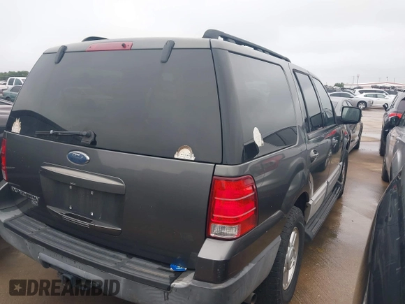 2005 Ford Expedition Special Service with VIN 1FMPU15545LA40791, listed as a IAAI auction lot 41823519 with 156,915 mi miles. Bid and sale history available at carsss.com. Image 4.