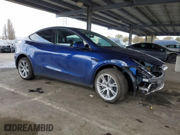 2024 Tesla Model Y Long Range with VIN 7SAYGDEE6RF025366, listed as a Copart auction lot 49328055 with 10,319 mi miles and Salvage Title. Bid and sale history available at DreamBid. Image 4.