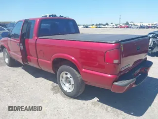 2000 GMC Sonoma SLS with VIN 1GTCS1952YK258239, listed as a IAAI auction lot 41789965 with 151,639 mi miles. Bid and sale history available at carsss.com. Image 3.