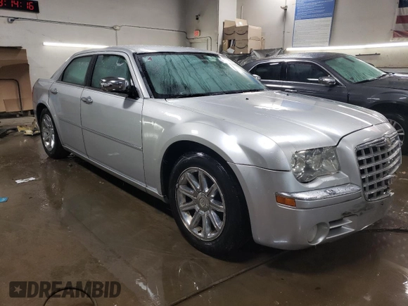2005 Chrysler 300 with VIN 2C3JA63H25H176366, listed as a Copart auction lot 44174295 with 181,498 mi miles and Salvage Title. Bid and sale history available at carsss.com. Image 4.