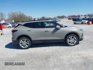 2021 Chevrolet Blazer LT z VIN 3GNKBDR47MS560250, wystawiony jako IAAI lot #41863483 z przebiegiem 69 207 mil mil oraz . Historia ofert i sprzedaży dostępna na DreamBid. Obrazek 13.