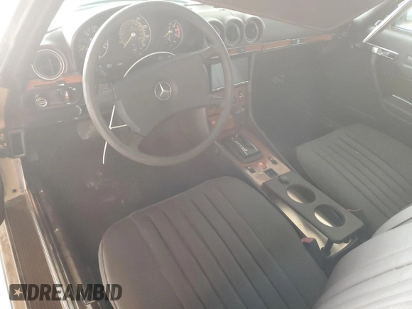 1983 Mercedes-Benz 380 SL z VIN WDBBA45A9DB027768, wystawiony jako Copart lot #49116105 z przebiegiem 154 332 mil mil oraz Czysty tytuł • Clean title. Historia ofert i sprzedaży dostępna na DreamBid. Obrazek 8.
