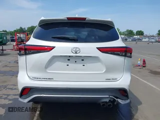 2022 Toyota Highlander XSE with VIN 5TDLZRBH2NS189006, listed as a IAAI auction lot 42298831 with 67,322 mi miles and . Bid and sale history available at DreamBid. Image 17.