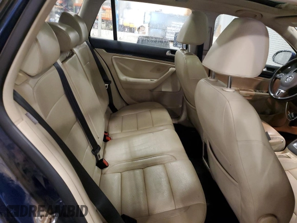 2011 Volkswagen Jetta z VIN 3VWPL8AJ2BM633916, wystawiony jako Copart lot #58838045 z przebiegiem 142 299 mil mil oraz Czysty tytuł • Clean title. Historia ofert i sprzedaży dostępna na DreamBid. Obrazek 11.