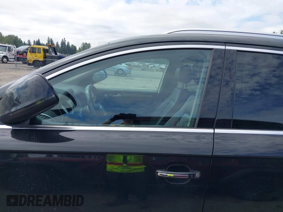 2015 Audi Q7 Premium Plus z VIN WA1LMAFE5FD030021, wystawiony jako IAAI lot #42627531 z przebiegiem 137 454 mil mil oraz . Historia ofert i sprzedaży dostępna na DreamBid. Obrazek 14.