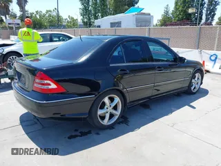 2006 Mercedes-Benz C 230 Sport z VIN WDBRF52HX6A897125, wystawiony jako IAAI lot #42475032 z przebiegiem 137 797 mil mil oraz . Historia ofert i sprzedaży dostępna na DreamBid. Obrazek 4.