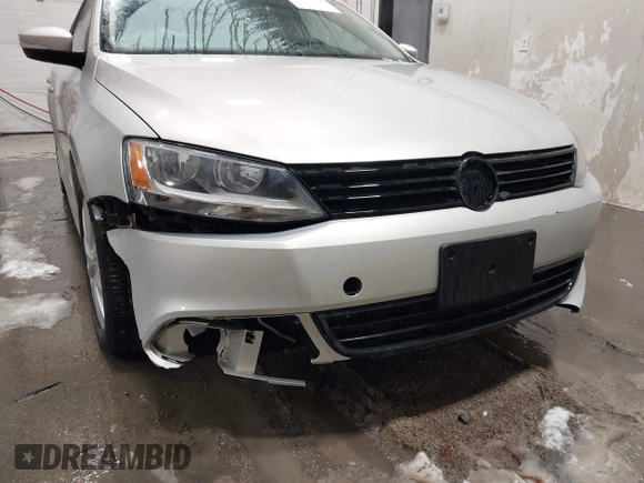 2011 Volkswagen Jetta Sedan SE PZEV with VIN 3VWDZ7AJ5BM378612, listed as a IAAI auction lot 41394130 with 80,046 mi miles. Bid and sale history available at carsss.com. Image 6.