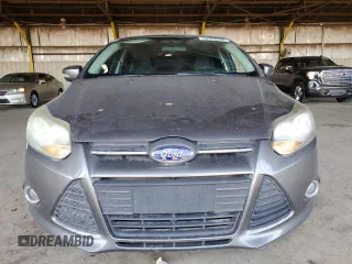 2014 Ford Focus SE z VIN 1FADP3K20EL363391, wystawiony jako Copart lot #52556335 z przebiegiem 111 614 mil mil oraz Tytuł czysty. Historia ofert i sprzedaży dostępna na DreamBid. Obrazek 5.