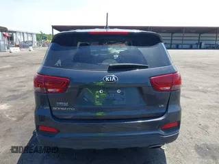 2019 Kia Sorento LX z VIN 5XYPGDA59KG448942, wystawiony jako IAAI lot #42333673 z przebiegiem 172 581 mil mil oraz . Historia ofert i sprzedaży dostępna na DreamBid. Obrazek 17.