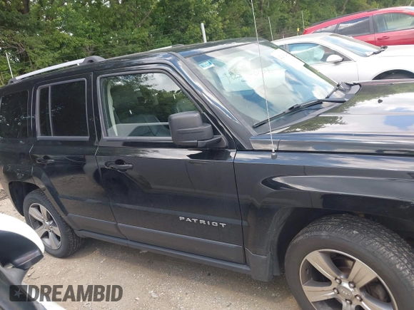 2016 Jeep Patriot Latitude z VIN 1C4NJRFB0GD814670, wystawiony jako IAAI lot #42638264 z przebiegiem 125 190 mil mil oraz . Historia ofert i sprzedaży dostępna na DreamBid. Obrazek 13.