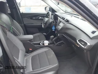 2022 Chevrolet TrailBlazer LT with VIN KL79MRSL6NB012136, listed as a IAAI auction lot 42081098 with 34,760 mi miles. Bid and sale history available at carsss.com. Image 5.