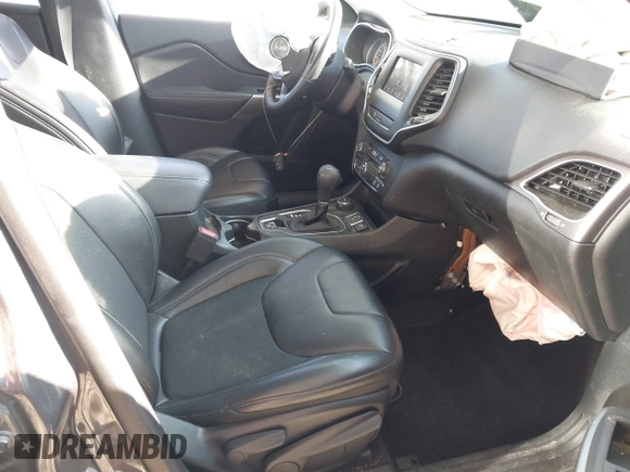 2019 Jeep Cherokee Latitude Plus with VIN 1C4PJMLB1KD101186, listed as a IAAI auction lot 40550461 with 73,986 mi miles. Bid and sale history available at carsss.com. Image 5.