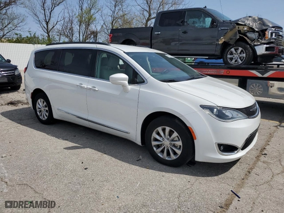 2017 Chrysler Pacifica Touring-L with VIN 2C4RC1BG7HR759650, listed as a Copart auction lot 51430685 with 16,918 mi miles and Salvage Title. Bid and sale history available at carsss.com. Image 4.