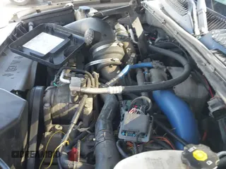 2004 Chevrolet Silverado 2500HD LT z VIN 1GCHK29174E198248, wystawiony jako IAAI lot #41995941 z przebiegiem 217 728 mil mil oraz . Historia ofert i sprzedaży dostępna na DreamBid. Obrazek 19.