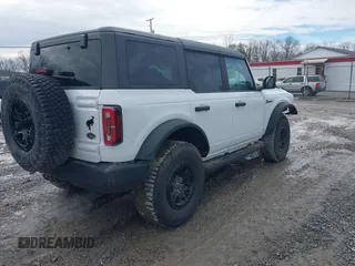 2022 Ford Bronco with VIN 1FMEE5DP5NLB79696, listed as a IAAI auction lot 41472980 with 42,227 mi miles. Bid and sale history available at carsss.com. Image 4.