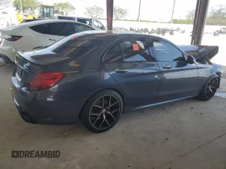 2016 Mercedes-Benz C 450 AMG z VIN 55SWF6EB8GU116241, wystawiony jako Copart lot #56943085 z przebiegiem 106 307 mil mil oraz Szkoda całkowita • Salvage title. Historia ofert i sprzedaży dostępna na DreamBid. Obrazek 3.