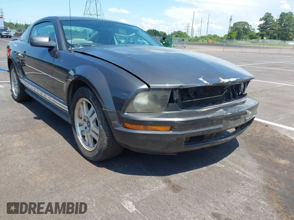 2008 Ford Mustang Deluxe with VIN 1ZVHT80N585164800, listed as a IAAI auction lot 42720565 with 189,711 mi miles and . Bid and sale history available at DreamBid. Image 1.