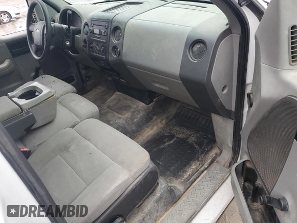 2004 Ford F-150 XL z VIN 1FTRF12W04NA11344, wystawiony jako Copart lot #56176505 z przebiegiem 207 604 mil mil oraz Szkoda całkowita • Salvage title. Historia ofert i sprzedaży dostępna na DreamBid. Obrazek 8.