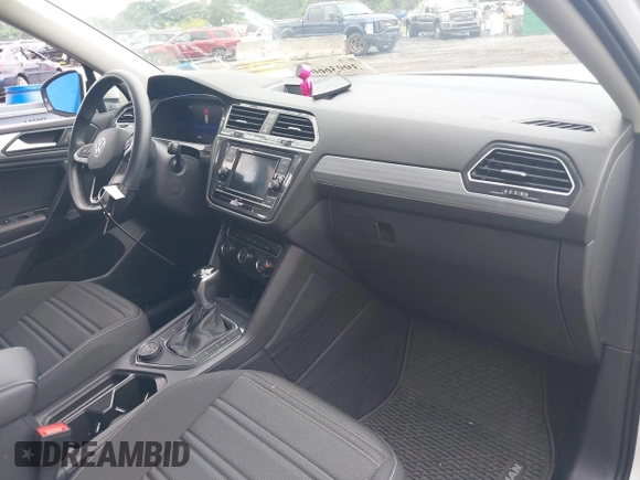 2022 Volkswagen Tiguan S with VIN 3VV0B7AX2NM080597, listed as a IAAI auction lot 39936601 with 28,208 mi miles. Bid and sale history available at carsss.com. Image 5.