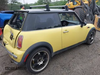 2002 MINI Hardtop with VIN WMWRC33472TC33275, listed as a IAAI auction lot 42537323 with 173,611 mi miles and . Bid and sale history available at DreamBid. Image 4.